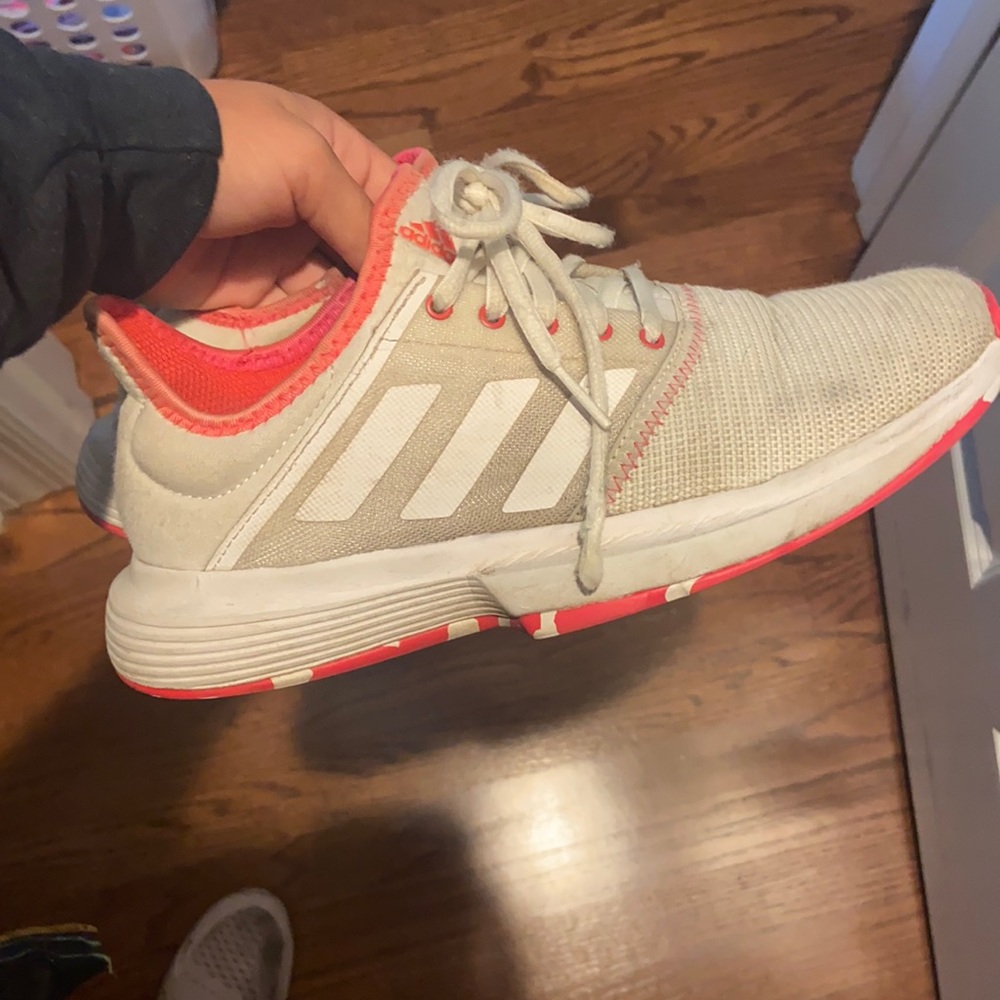 Girls tennis shoes size 5/1/2